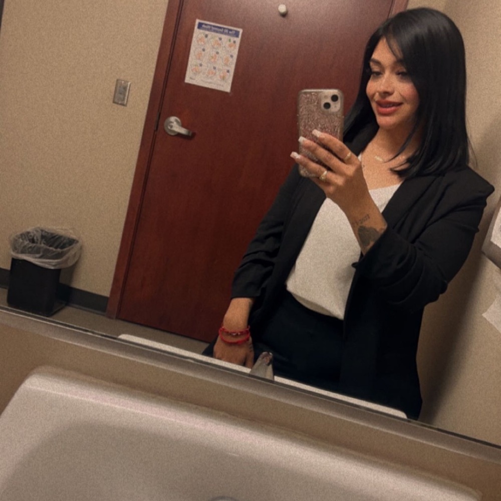 Meet your Posher, Roxana